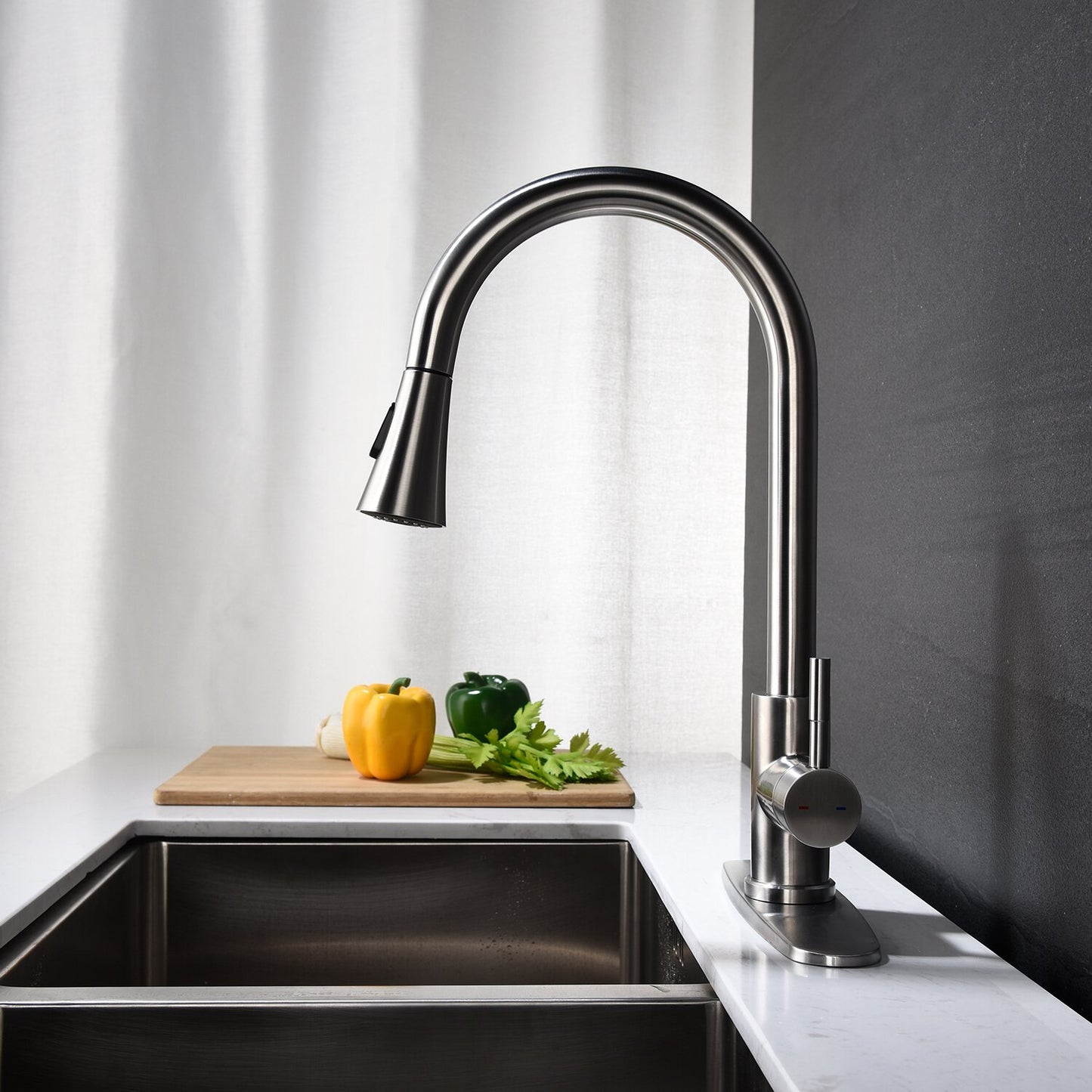 Pull Out Single Handle Kitchen Faucet